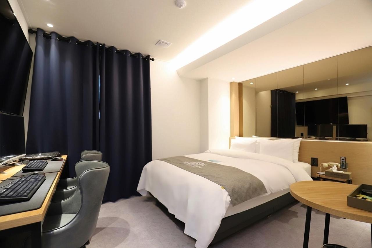 Hotel In Cafe Doksan Seoul Phòng bức ảnh